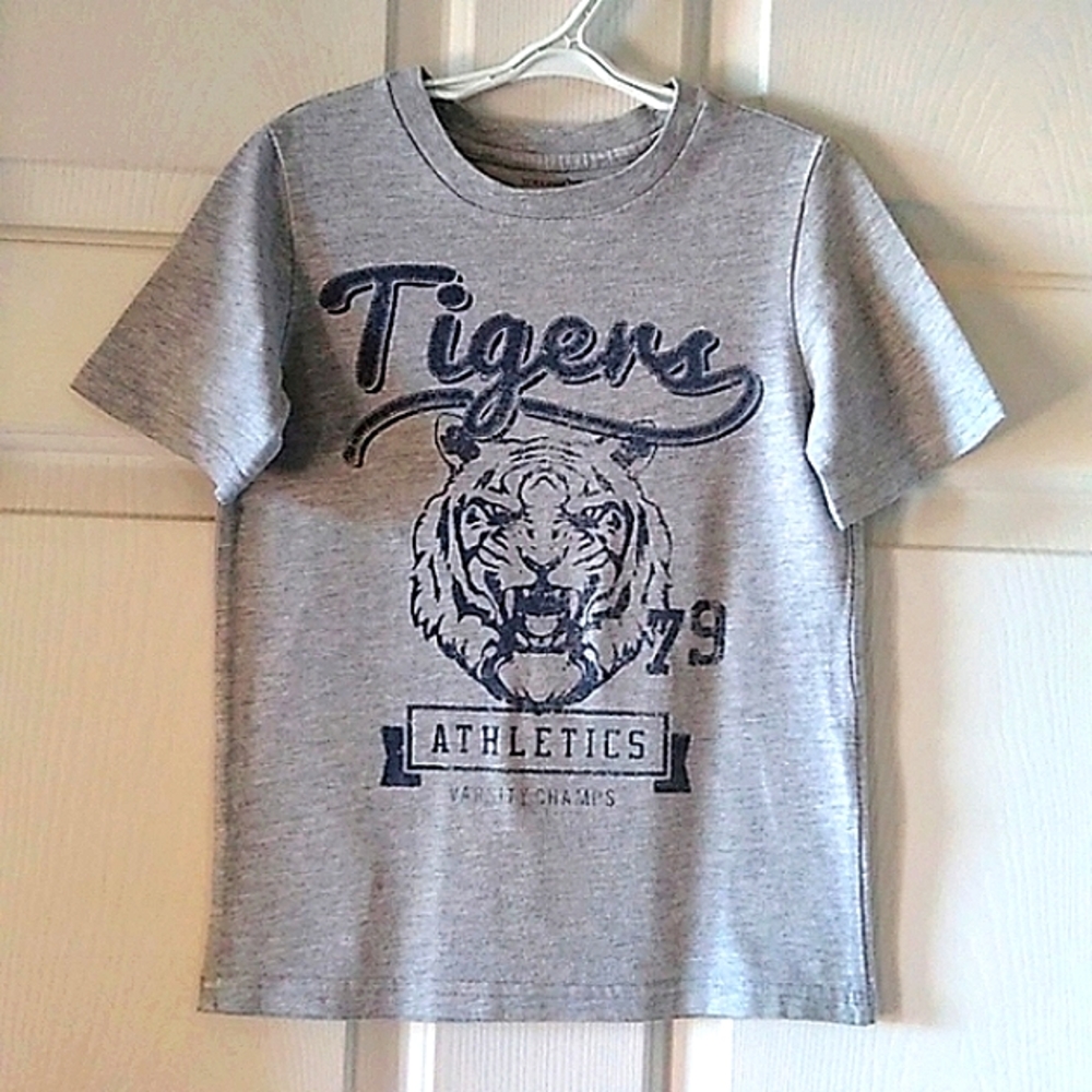 💙 Tigers Gray t-shirt w vintage tiger